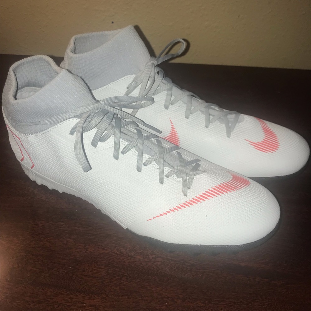 NWOT NIKE MERCURIAL RUNNING SHOES  WOMENS